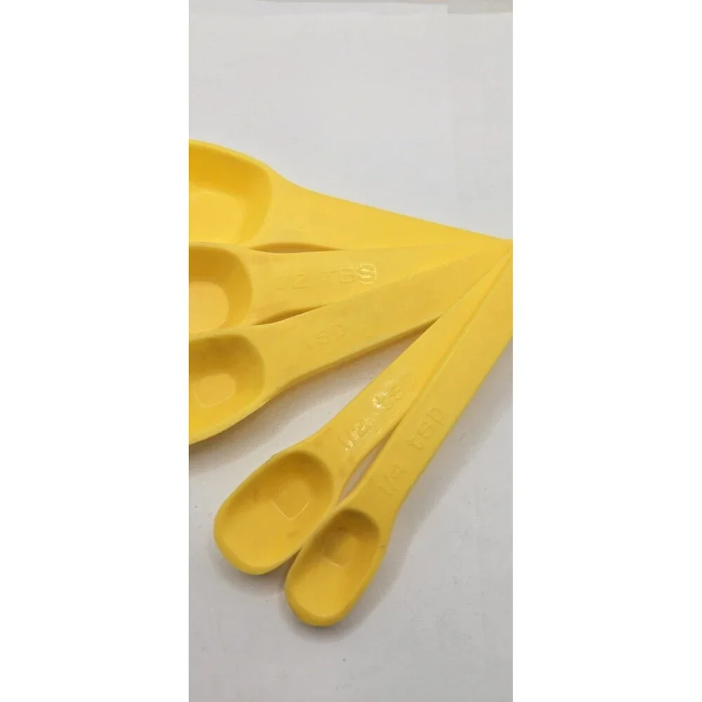 Vintage Yellow Nesting Measuring Spoons w/Ring  Set Of 5